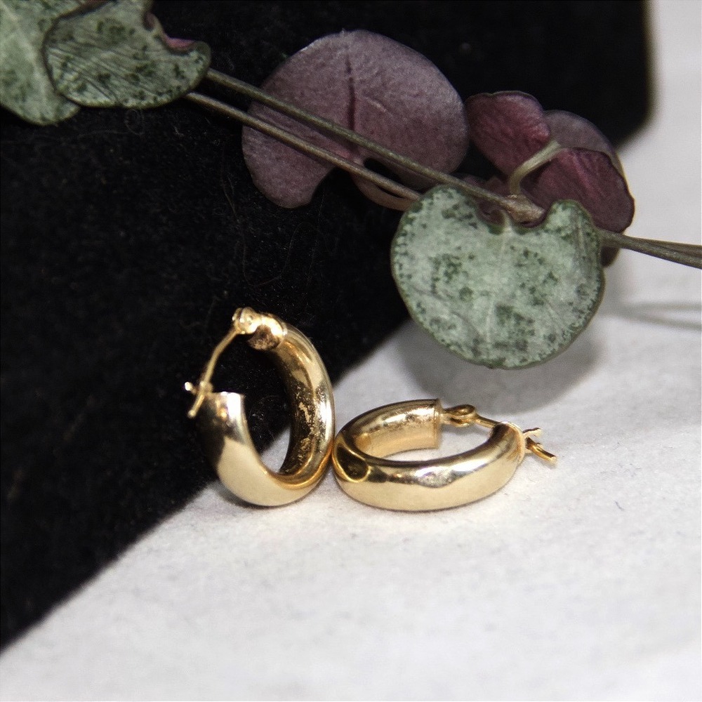 ICEDOUT 14K Yellow Gold Small Chunky Hoop Earrings Polished Hollow Tube 0.5 Inch